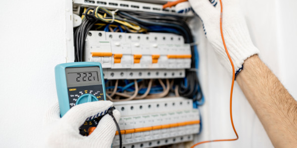 Electricistas Industriales · Instaladores Alta / Baja Tensión en Tarragona · Diagnóstico y reparación de motores eléctricos y generadores