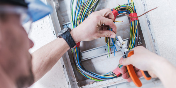Electricistas Industriales · Instaladores Alta / Baja Tensión en Tarragona · Reemplazo de cables, disyuntores, fusibles y contactores desgastados