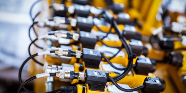 Electricistas Industriales · Instaladores Alta / Baja Tensión en Tarragona · Instalación de tableros eléctricos, transformadores y generadores